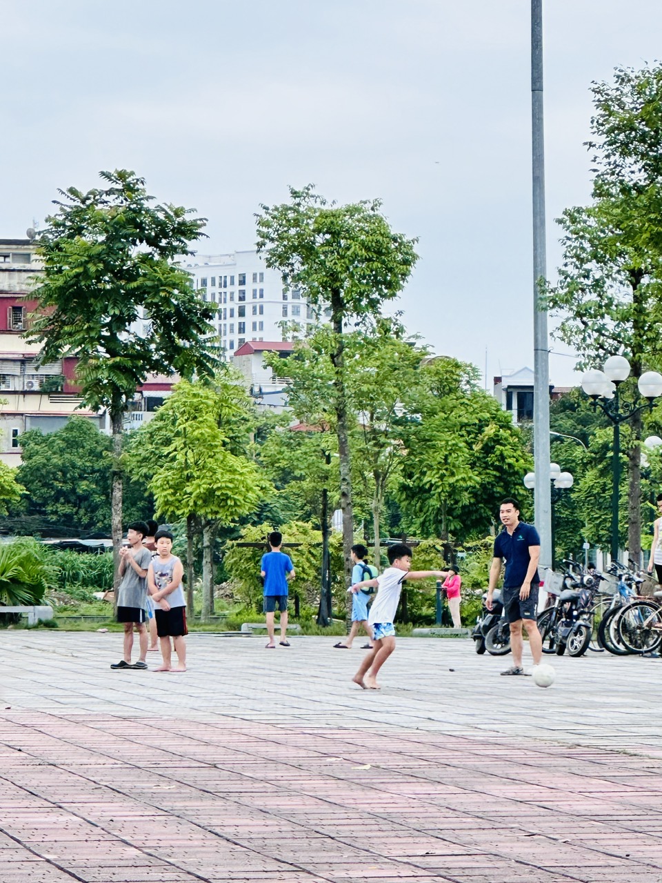 Bán nhà phân lô vỉa hè view công viên